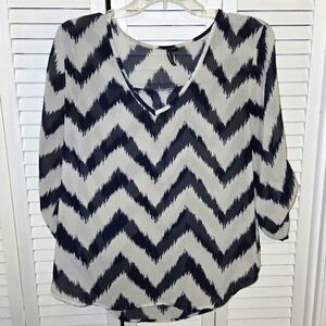 CLEARANCE heartsoul Women's M Chevron Print Blouse